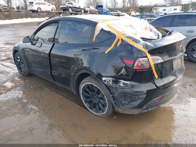 2022 TESLA MODEL Y 7SAYGDEE8NF315666 Photo 2