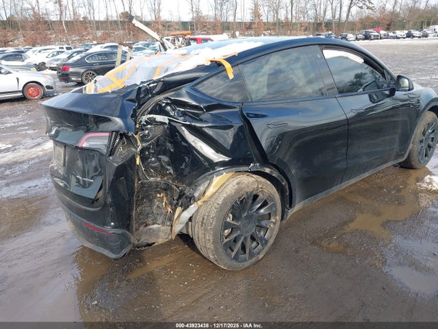2022 TESLA MODEL Y 7SAYGDEE8NF315666 Photo 3