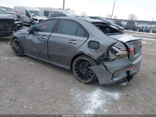 2021 MERCEDES-BENZ AMG A 35 W1K3G5BB2MJ288324 Photo 2