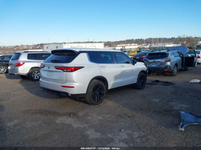 2022 MITSUBISHI OUTLANDER JA4J4UA87NZ070404 Photo 3