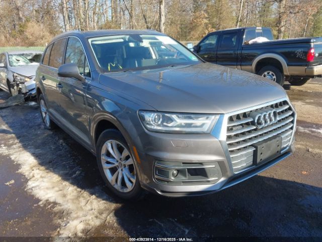 2017 AUDI Q7 WA1LAAF7XHD008125