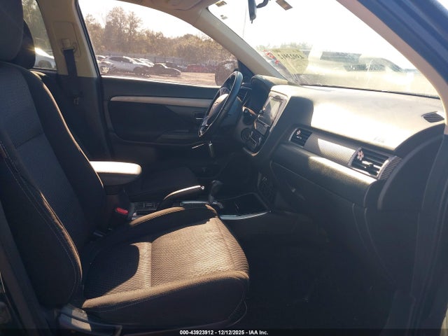 2018 MITSUBISHI OUTLANDER JA4AD3A30JZ058975 Photo 4