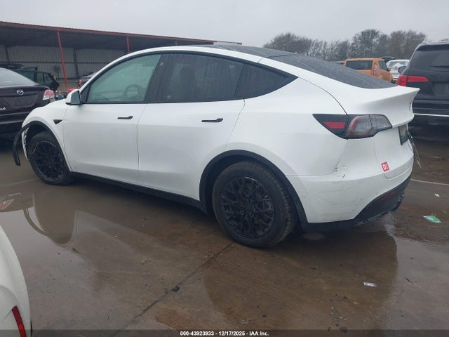 2020 TESLA MODEL Y 5YJYGDEE3LF032585 Photo 2