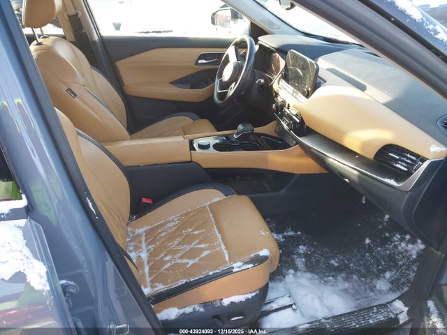 JN8AT3DD4MW315210 Nissan Rogue Platinum Intelligent Awd