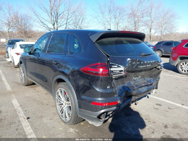 2015 PORSCHE CAYENNE WP1AC2A25FLA80618 Photo 2