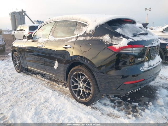 2021 MASERATI LEVANTE ZN661YUA2MX370239 Photo 2