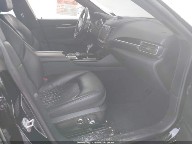 2021 MASERATI LEVANTE ZN661YUA2MX370239 Photo 4