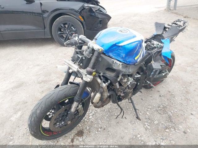Suzuki GSX-R600 2015 JS1GN7FA8F2101593 Image 2