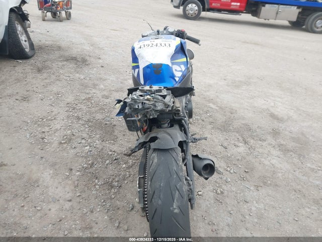 Suzuki GSX-R600 2015 JS1GN7FA8F2101593 Image 6