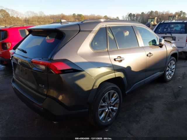 2022 TOYOTA RAV4 2T3C1RFV9NC197093 Photo 3