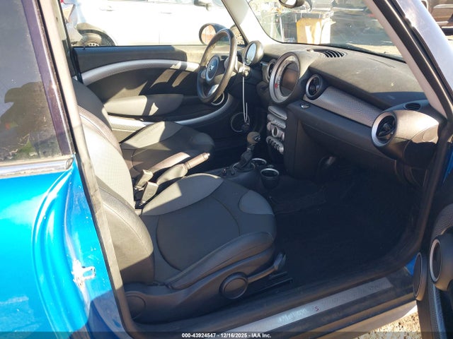 2009 MINI COOPER S WMWMF73559TW85430 Photo 4