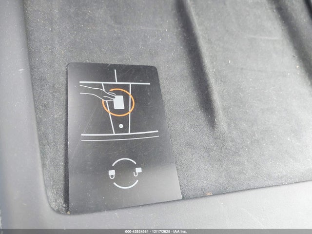 2025 TESLA MODEL 3 5YJ3E1EA0SF976399 Photo 10