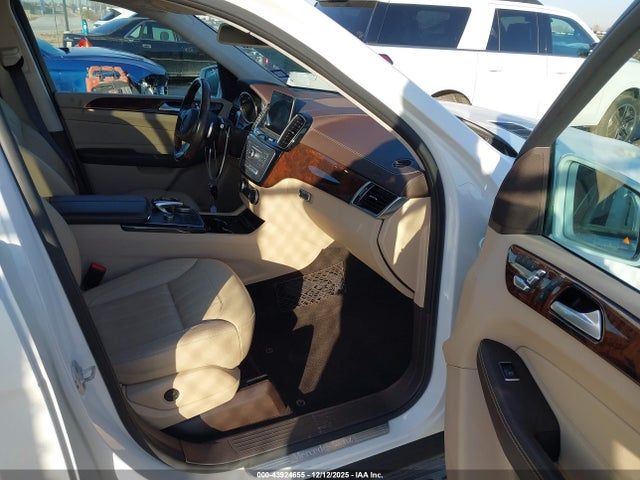 2017 MERCEDES-BENZ GLS 450 4JGDF6EEXHA945420 Photo 4