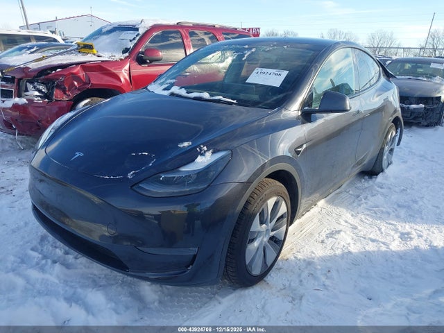 2024 TESLA MODEL Y 7SAYGDEE0RA268247 Photo 1