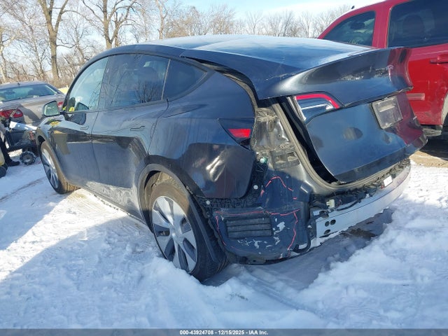 2024 TESLA MODEL Y 7SAYGDEE0RA268247 Photo 2