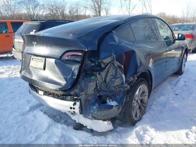 2024 TESLA MODEL Y 7SAYGDEE0RA268247 Photo 3