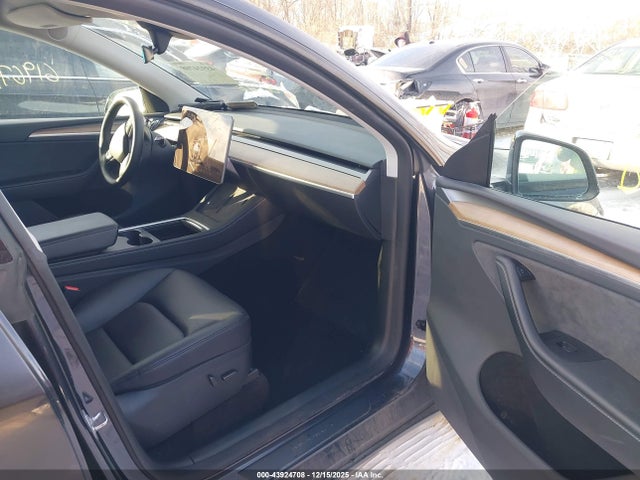 2024 TESLA MODEL Y 7SAYGDEE0RA268247 Photo 4