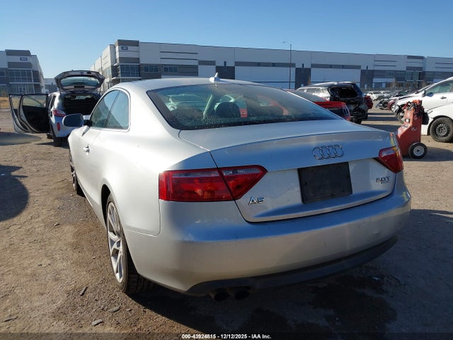 2011 AUDI A5 WAUCFAFR4BA008961 Photo 2