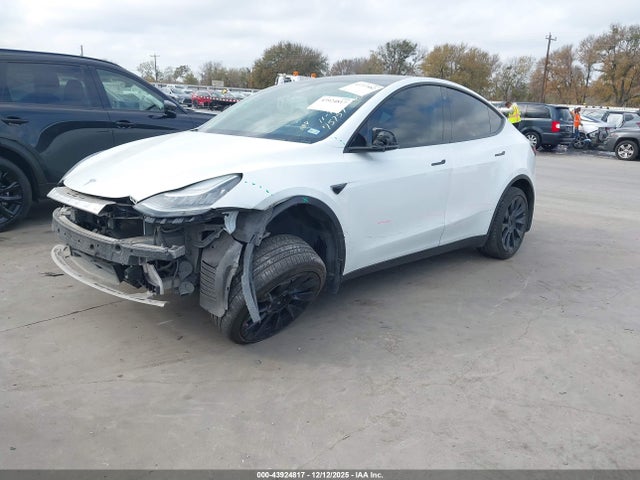 2020 TESLA MODEL Y 5YJYGDEE7LF011142 Photo 1
