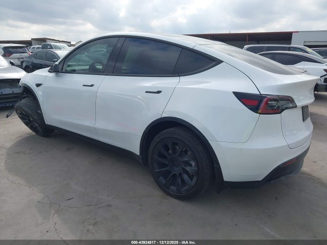 2020 TESLA MODEL Y 5YJYGDEE7LF011142 Photo 2