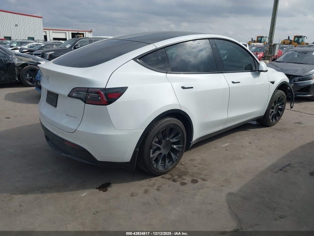 2020 TESLA MODEL Y 5YJYGDEE7LF011142 Photo 3