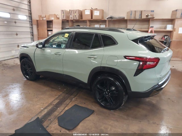 2025 CHEVROLET TRAX KL77LKEP1SC082438 Photo 2