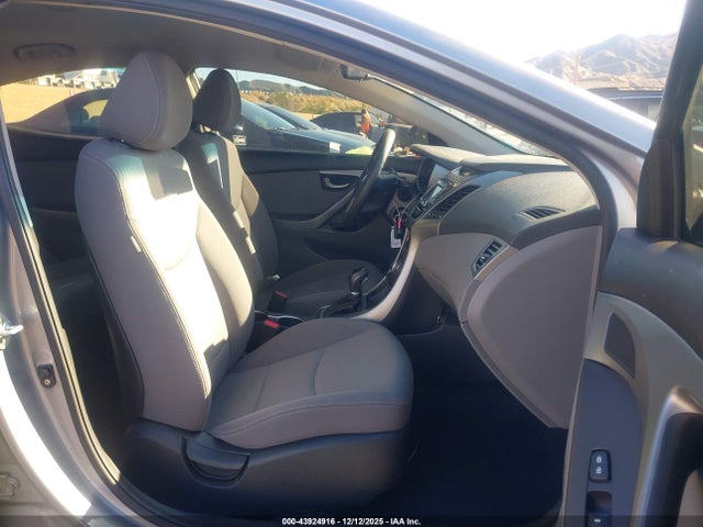KMHDH4AE8FU421862 Hyundai ELANTRA SE