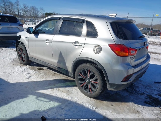 2018 MITSUBISHI OUTLANDER SPORT JA4AR3AU2JU008800 Photo 2
