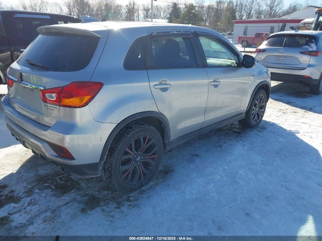 2018 MITSUBISHI OUTLANDER SPORT JA4AR3AU2JU008800 Photo 3
