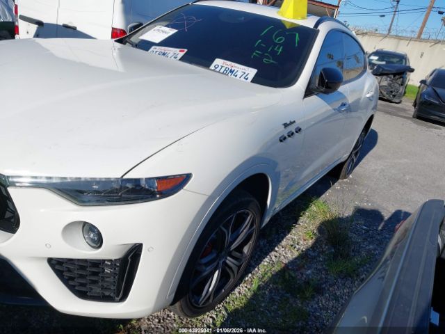 2022 MASERATI LEVANTE ZN661YUM3NX381505 Photo 1