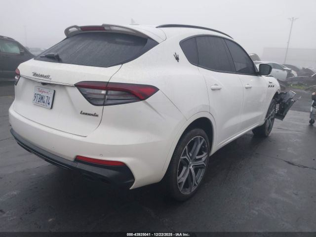 2022 MASERATI LEVANTE ZN661YUM3NX381505 Photo 3