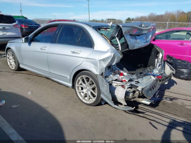 2011 MERCEDES-BENZ C 300 WDDGF8BB0BR149099 Photo 2