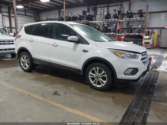 43925356 :رقم المزاد ، 1FMCU0GD1HUE77000 vin ، 2017 Ford Escape Se مزاد بيع