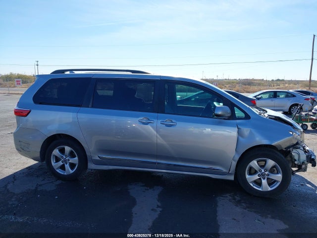 Toyota Sienna Le 8 Passenger 2018 5TDKZ3DC5JS902419 Image 13