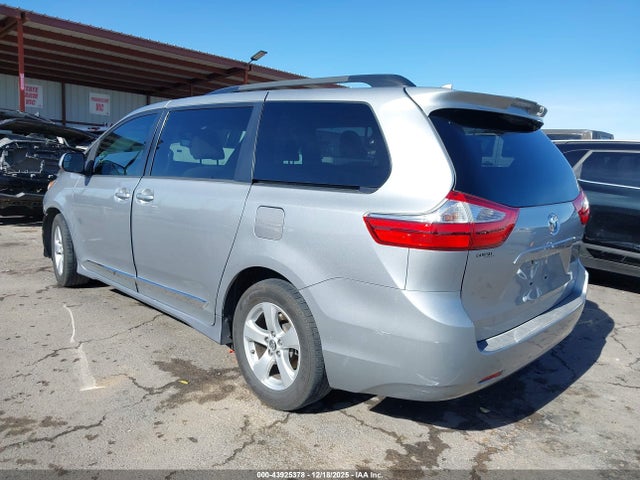 Toyota Sienna Le 8 Passenger 2018 5TDKZ3DC5JS902419 Image 3