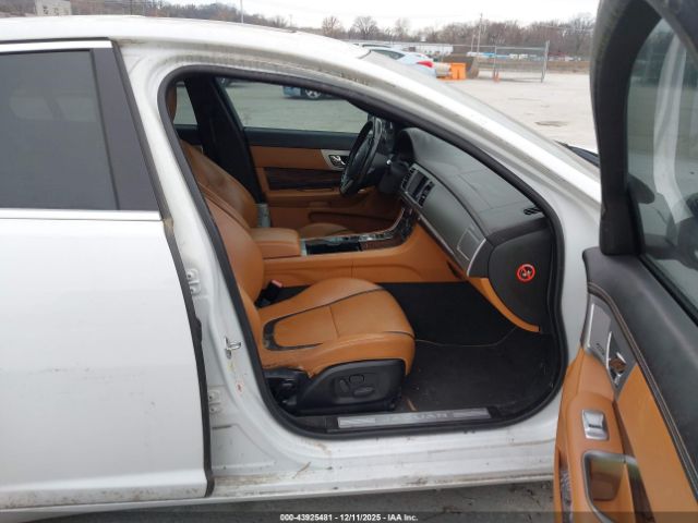 2014 JAGUAR XF SAJWJ0EF4E8U18124 Photo 4