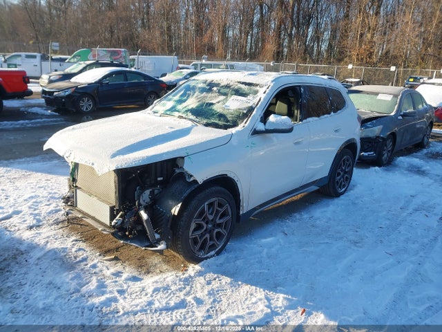 2024 BMW X1 WBX73EF03R5Y69947 Photo 1