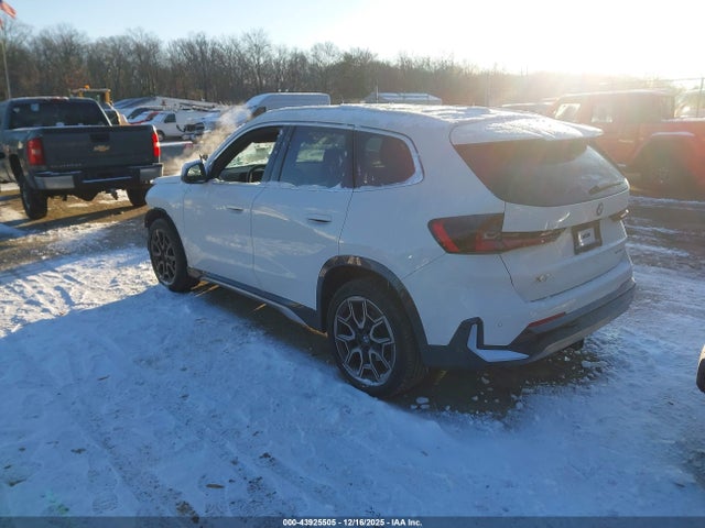 2024 BMW X1 WBX73EF03R5Y69947 Photo 2
