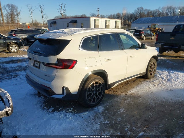 2024 BMW X1 WBX73EF03R5Y69947 Photo 3