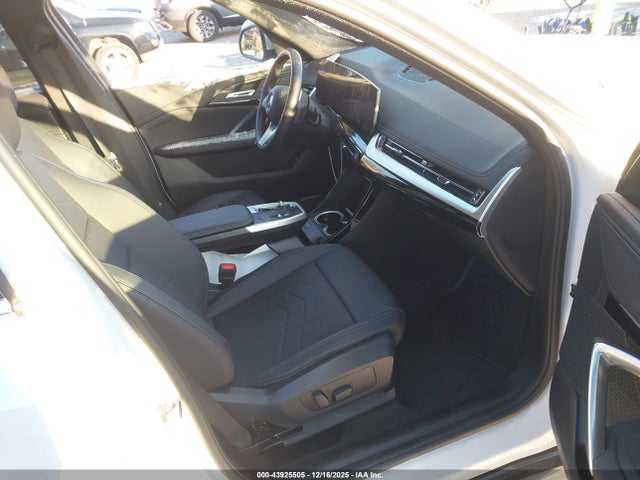 2024 BMW X1 WBX73EF03R5Y69947 Photo 4