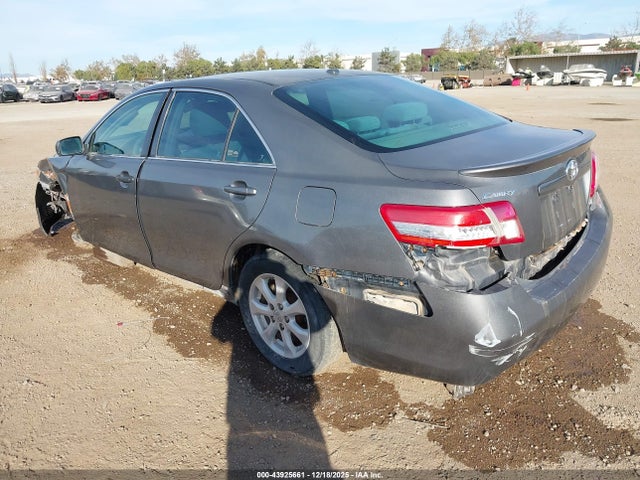 43925661 :رقم المزاد ، 4T1BF3EK1BU228339 vin ، 2011 Toyota Camry Le مزاد بيع