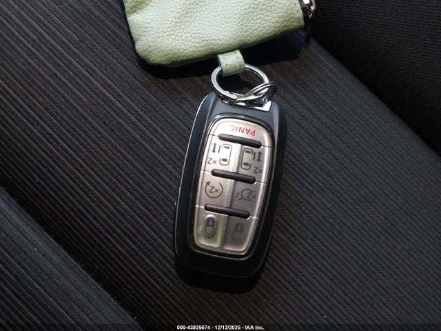 2023 CHRYSLER VOYAGER 2C4RC1CG1PR613581 Photo 10