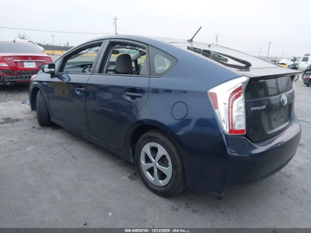 2015 TOYOTA PRIUS JTDKN3DU5F1938703 Photo 2