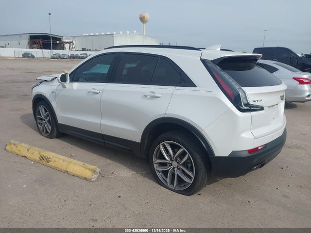 2020 CADILLAC XT4 1GYFZER45LF024308 Photo 2