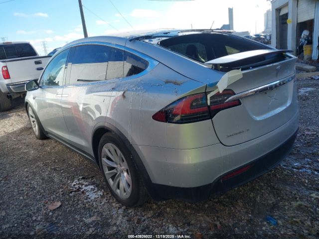 2016 TESLA MODEL X 5YJXCBE2XGF017668 Photo 2