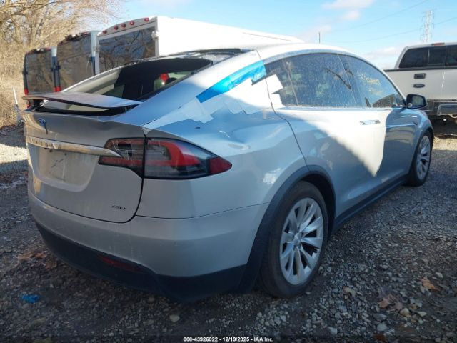 2016 TESLA MODEL X 5YJXCBE2XGF017668 Photo 3
