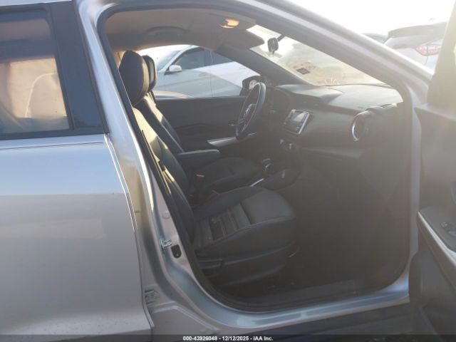 2019 NISSAN KICKS 3N1CP5CU1KL543130 Photo 4