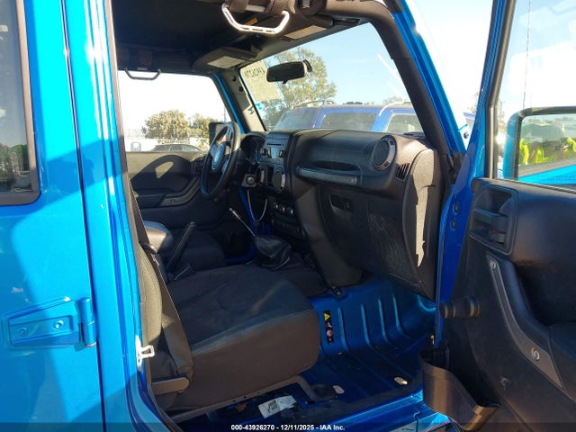 1C4BJWDG9GL177865 Jeep Wrangler Unlimited Sport