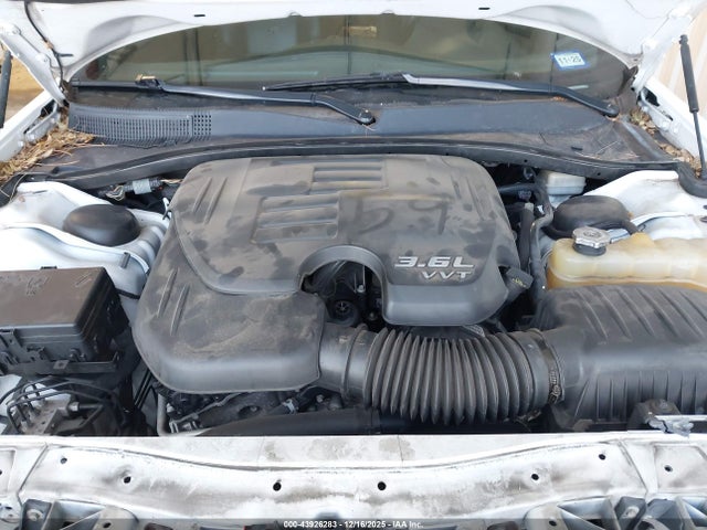 Продажа на аукционе авто 2015 Chrysler 300, vin: 2C3CCABG9FH772946, номер лота: 43926283