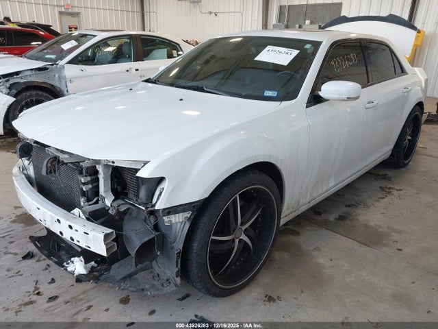 Продажа на аукционе авто 2015 Chrysler 300, vin: 2C3CCABG9FH772946, номер лота: 43926283
